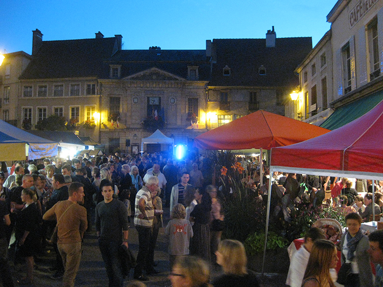 avondmarkt in Arnay le Duc 1
